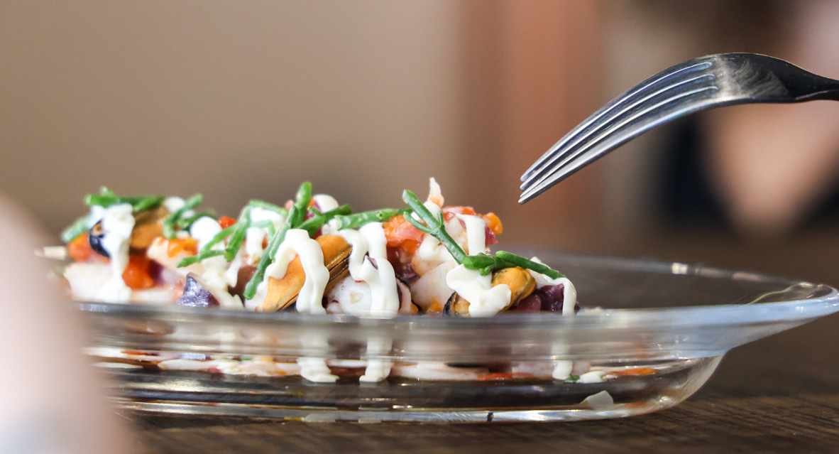 ensalada en el mejor furancho gallego en valencia maruxiña